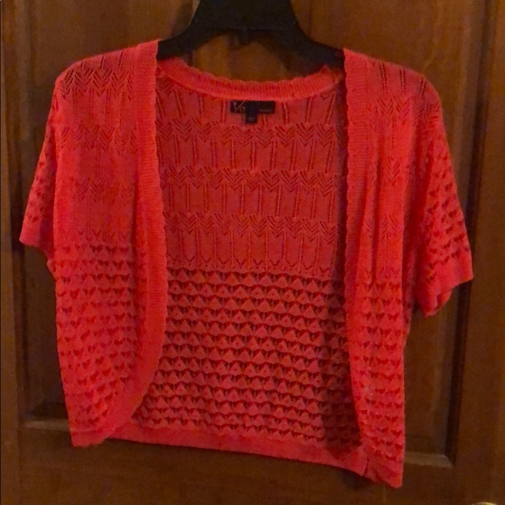 Short sleeve shoulder cover.